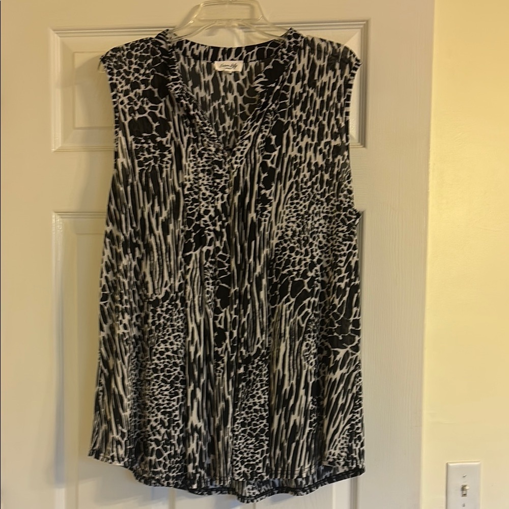 Black and White Sleeveless Top